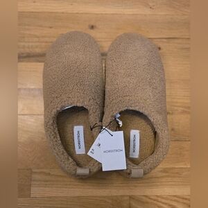 New Nordstrom Slippers Shearling Clogs